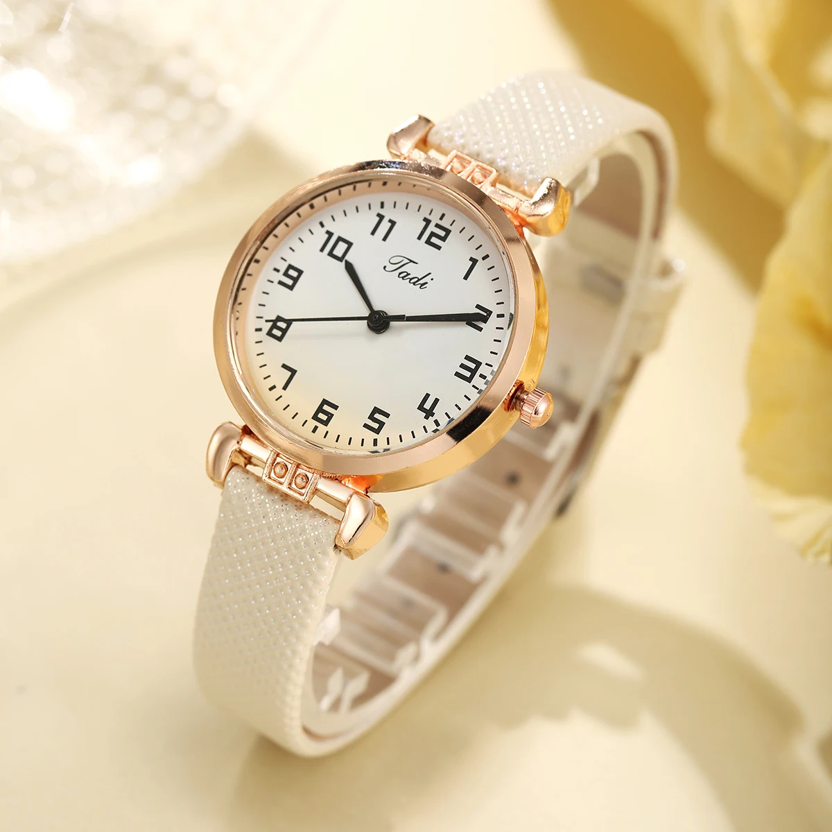 Women Watches Fashion Cute and versatile Leather Band Watch For Women Ladies Quartz Wristwatches Female Clock