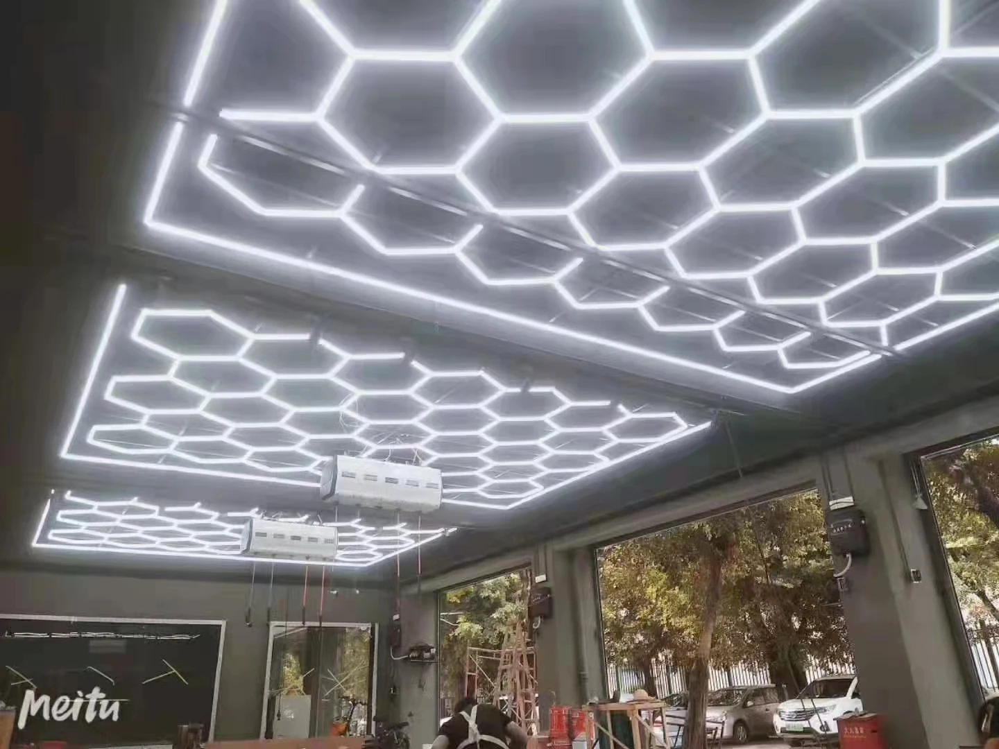 

4.2*7.2M High Performance LED Hexagon Lights for Car Detailing Garage with Square Led Bar