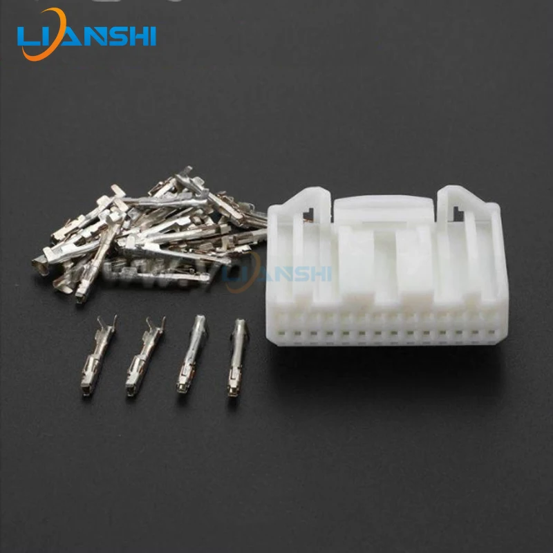 12555 is suitable for Toyota multimedia CD host, AV microphone, AUX handbrake, reversing cable plug, 28-pin plug-in