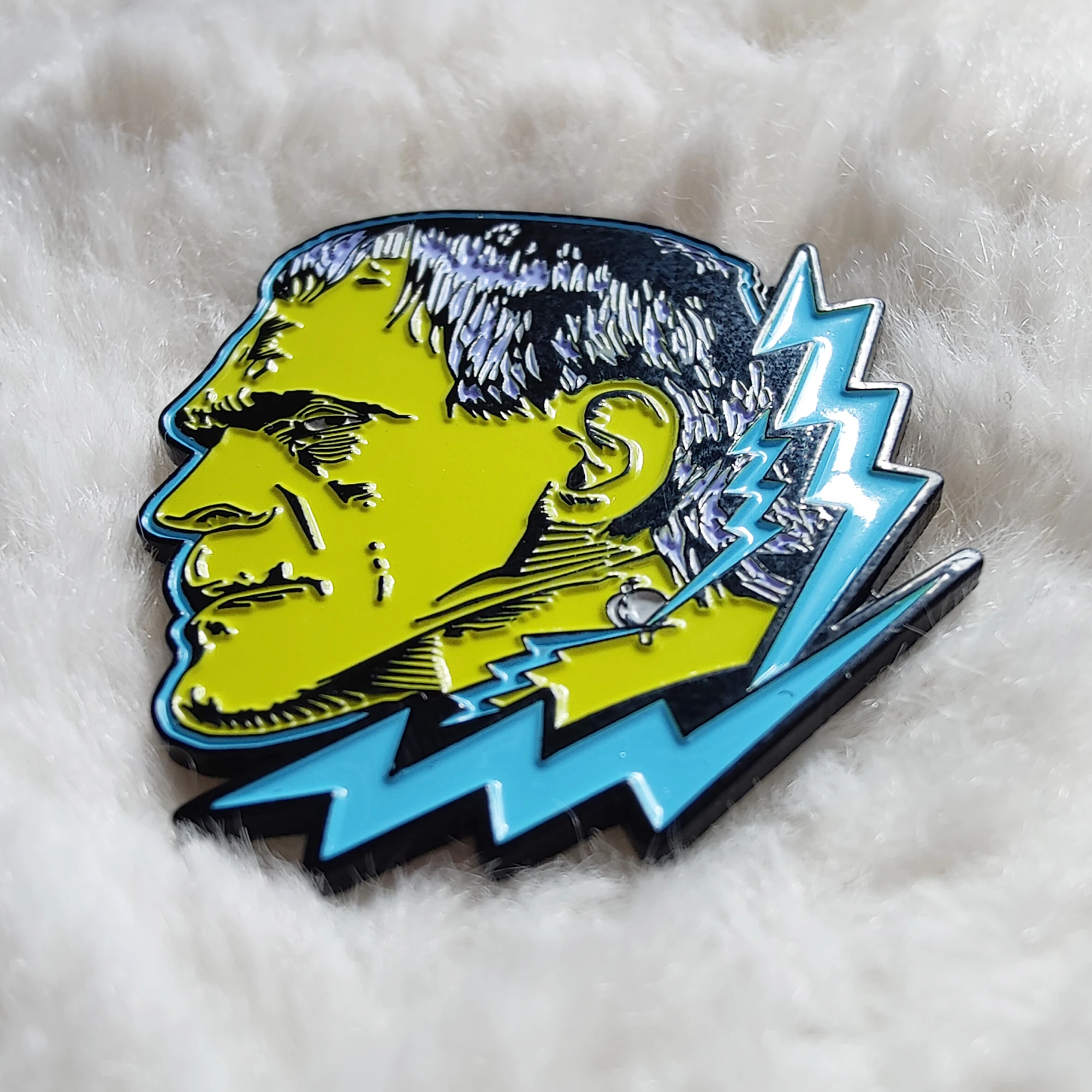 مونستر هيرمان الرعب مصاص دماء المينا دبوس التلبيب بروش شارة معدنية مجوهرات اكسسوارات