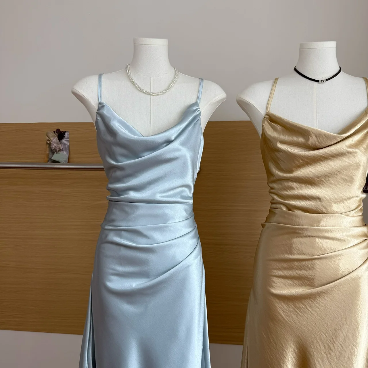 المرأة الصيف مثير عارية الذراعين لامعة يتأرجح الياقة أكمام حزام فستان ستان سيدة بلا أكمام مطوي سليم فستان طويل للحفلات #3