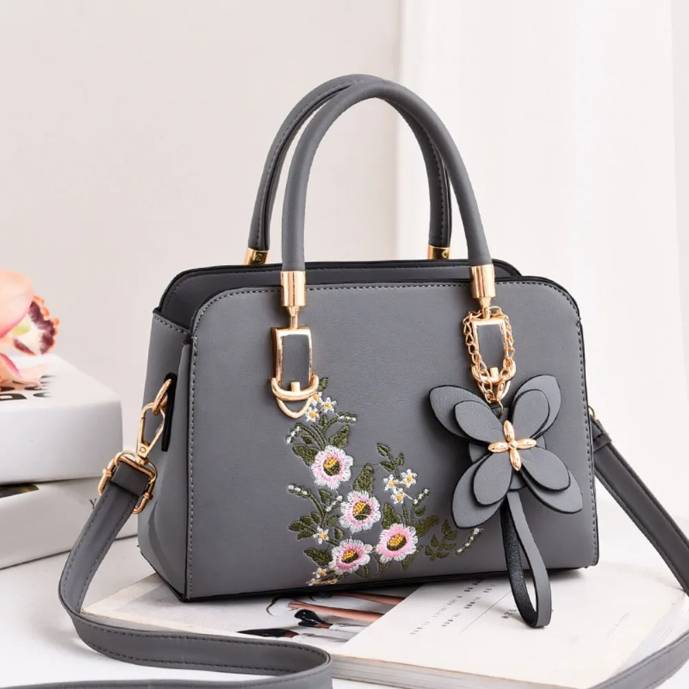 

Trendy Elegant PU Mommy Bag Large Capacity Y2K Pendant Embroidery Square Bag Tote Bag Sweet Elegant Shoulder Bag Outdoor