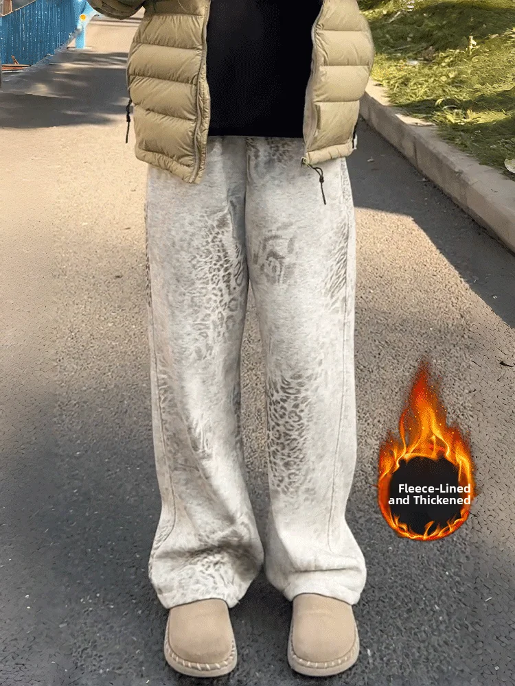 

Мужские спортивные брюки цвета хаки в американском ретро-стиле с леопардовым принтом, на эластичной талии, на флисовой подкладке, свободного кроя, прямые, немнущиеся