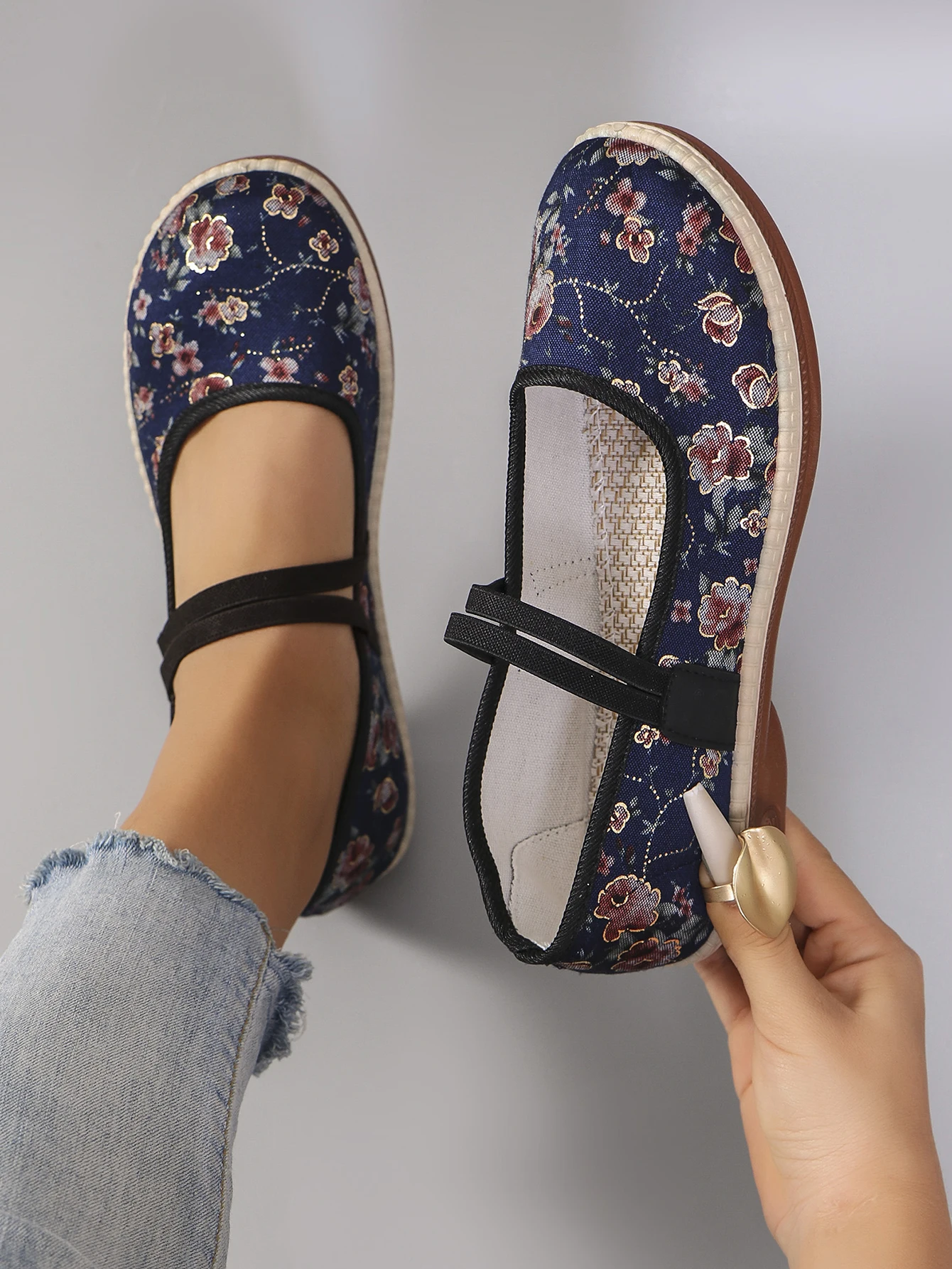 Spring New Women\'s Casual Sports Shoes Comfortable, Breathable, Lightweight, Wear resistant Lazy Shoes, Soft soled Flat Shoes