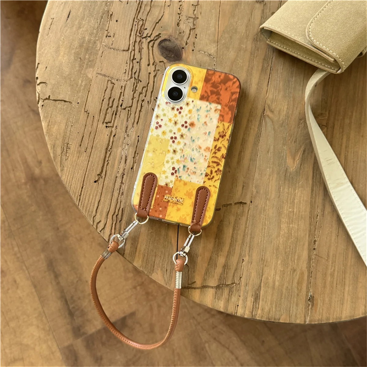 ファッションリトルフラワー iPhone 16 Pro/15/14/13 Pro Max用スマホケース バックカバー ハンドロープ付き 耐衝撃ケース カパ