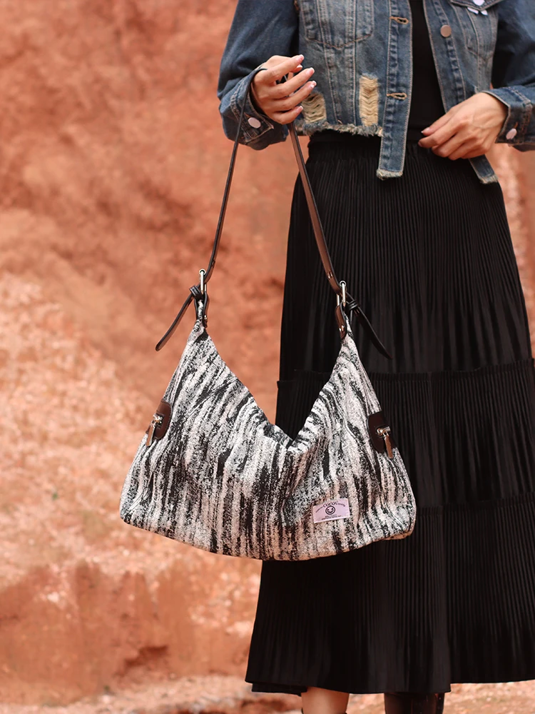 

Light Luxury Fashion Black And White Striped Zebra Pattern Women's Bag Personalized And High-end Horizontal Square Shoulder Bags