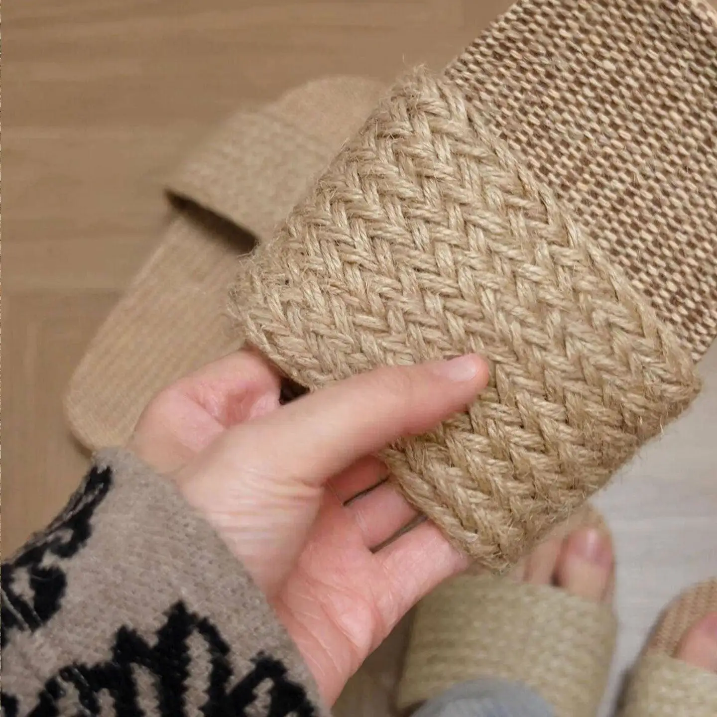 Summer Linen Thong Slippers Breathable Indoor Beach Sandal Woven Grass Couples Slippers Anti-Slip Absorbent Home Indoor Slippers