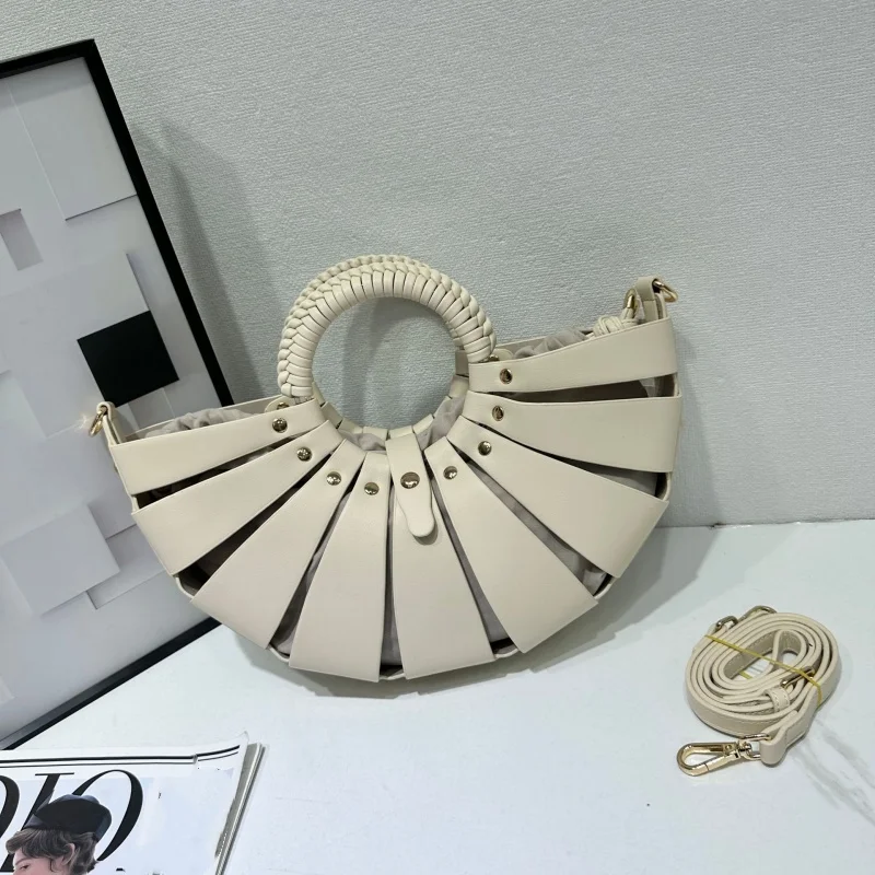 

Новая женская сумка с полым кругом и кольцом, модная яркая поверхность, украшение с заклепками, сумка через плечо