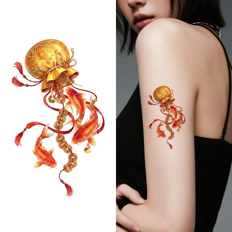 

Временная татуировка Fortune Sack & Koi Leg Tattoo - красочный древнекитайский дизайн с изображением мешка с деньгами, монет и рыб, водонепроницаемая.