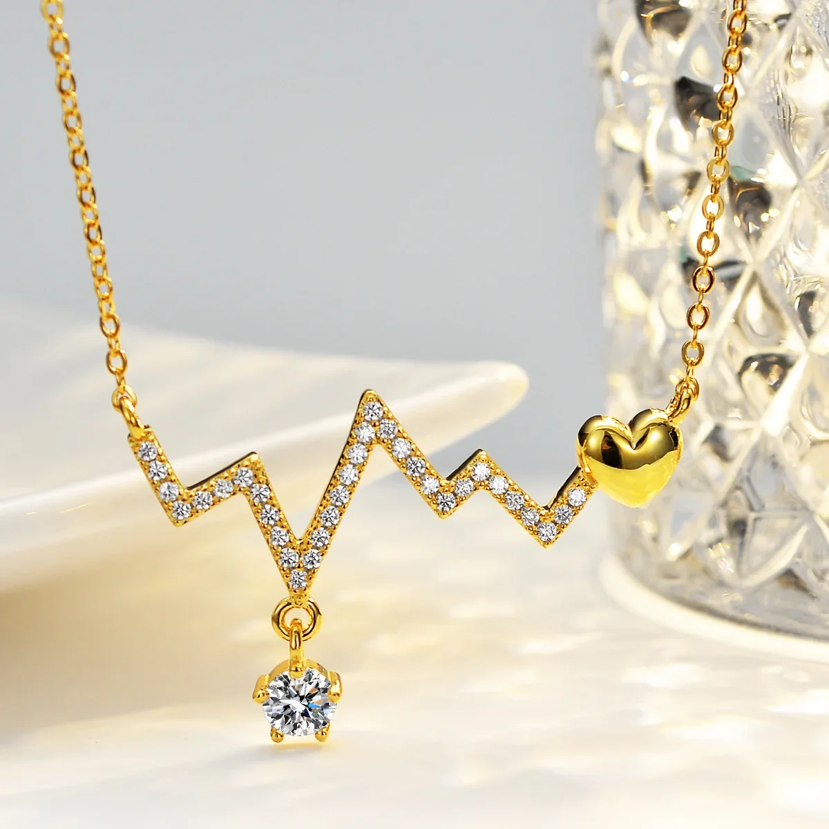 18K Gold Pendant 1 Carat Moissanite Necklace Women's Fashion Wave EKG Heart Shape PT950 Platinum