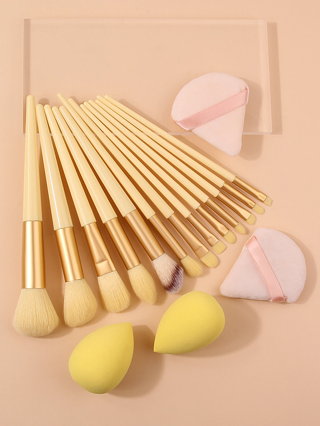 13-delige make-upborstelset met zachte haren, blushborstel, oogschaduwborstel, draagbaar 4-delige ultrazachte make-up poederdons en spons ei