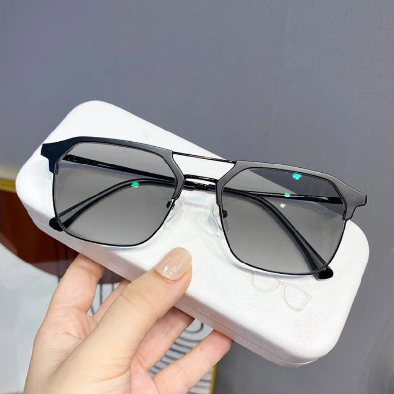 

New Men's Ultra Light Color Changing Near Sight Eyewear Fashion Photochromic Myopia Eyewear Luxury Business Glasses 0 To -4.0