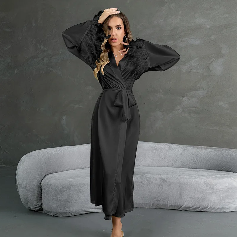 

Сексуальный длинный халат с открытой спиной. Женская домашняя одежда из атласа с кружевной вставкой и плюшевыми манжетами на рукавах из искусственного меха.