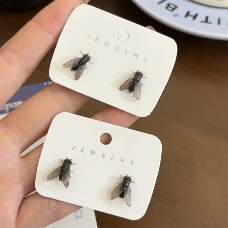 Pendientes divertidos con forma de mosca y broma para mujer, aretes pequeños con forma de insecto de simulación realista, regalos de joyería abstracta para fiesta de Halloween