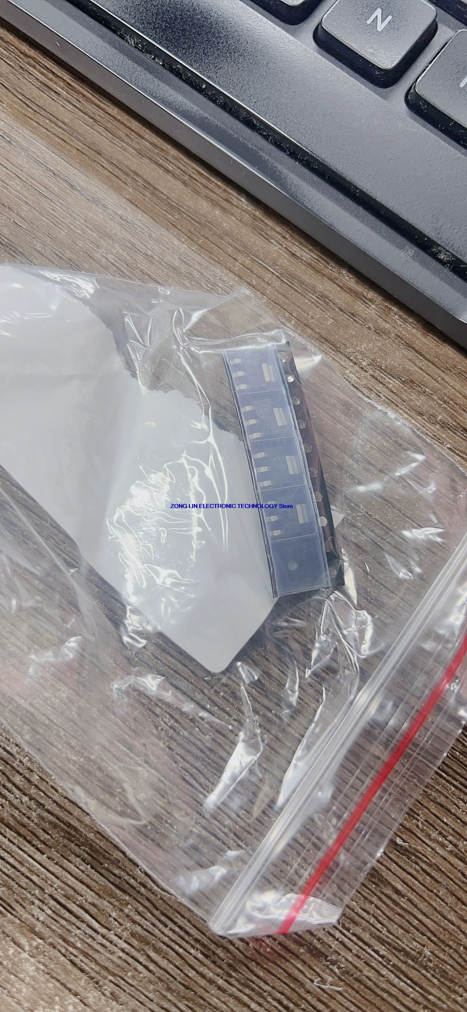 Z0109 silk screen printing Z9N Z9M Z9S surface mounted thyristor SOT-223          50PCS -1lot