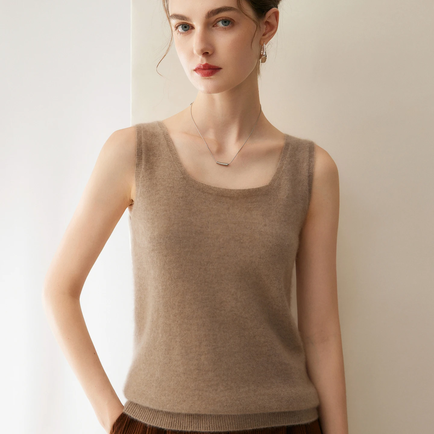100%Pure Goat Cashmere Vest Women's U-Neck Joker High Quality Tank Top Casual Loose Sleeveless Knitwear 2026 Soft Cashmere Sling