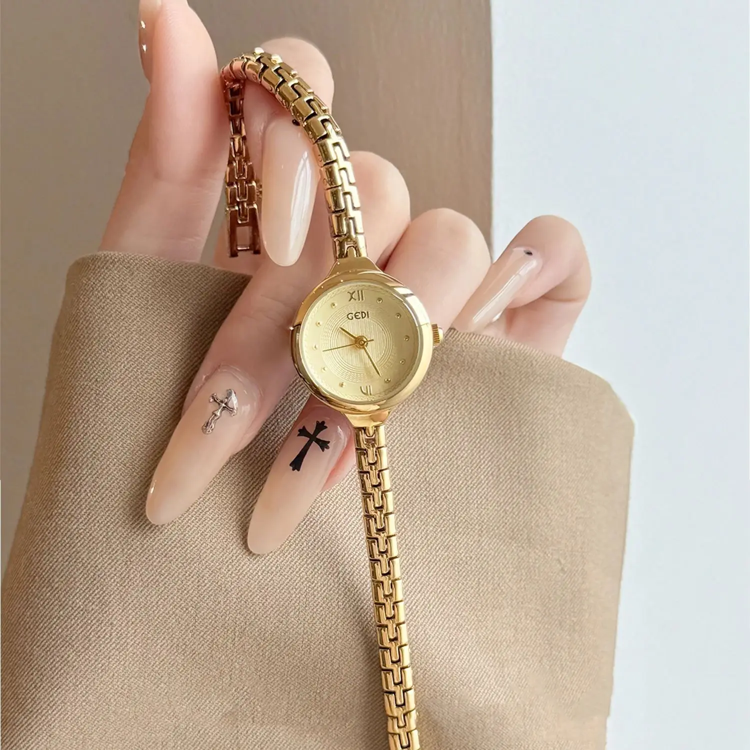 GEDI Fashion Retro Luxury Ladies Watch with Small Round Dial Bracelet Women's Watches & Clocks to Match Outfits 2025 New Arrival image 2