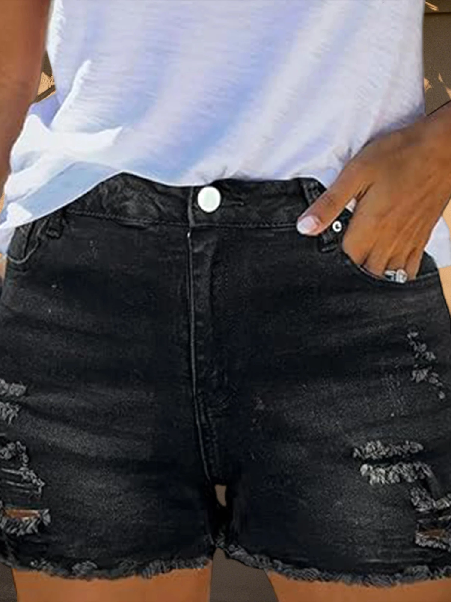 レディースカジュアルサマーハイウエストダメージデニムショートパンツ、裾とポケット付き