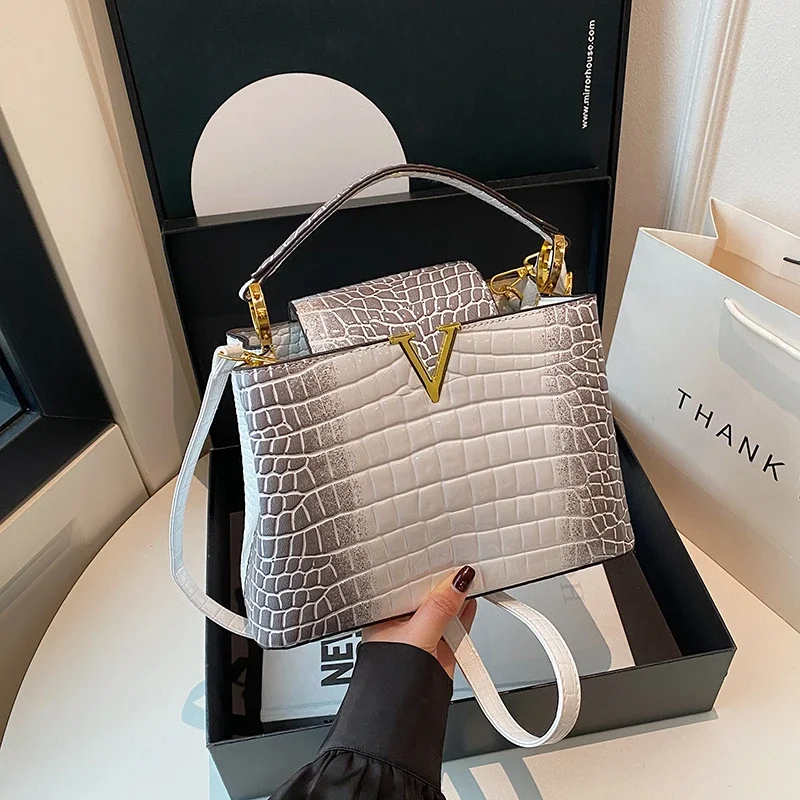 

Chic Ladies Leather Handbag - Famous Designer Crossbody Shoulder Bag Women Tote Luxury Purse