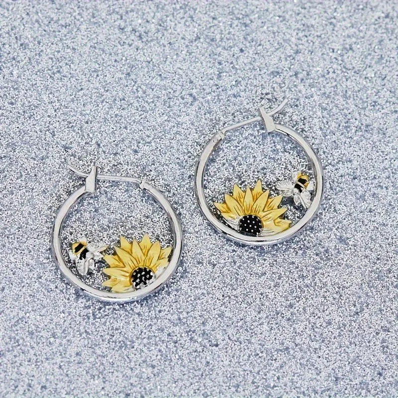 Creative Retro Bee Sunflower Pattern Alloy Earrings New Fashion Personality Temperament Ladies Jewellery Accessories