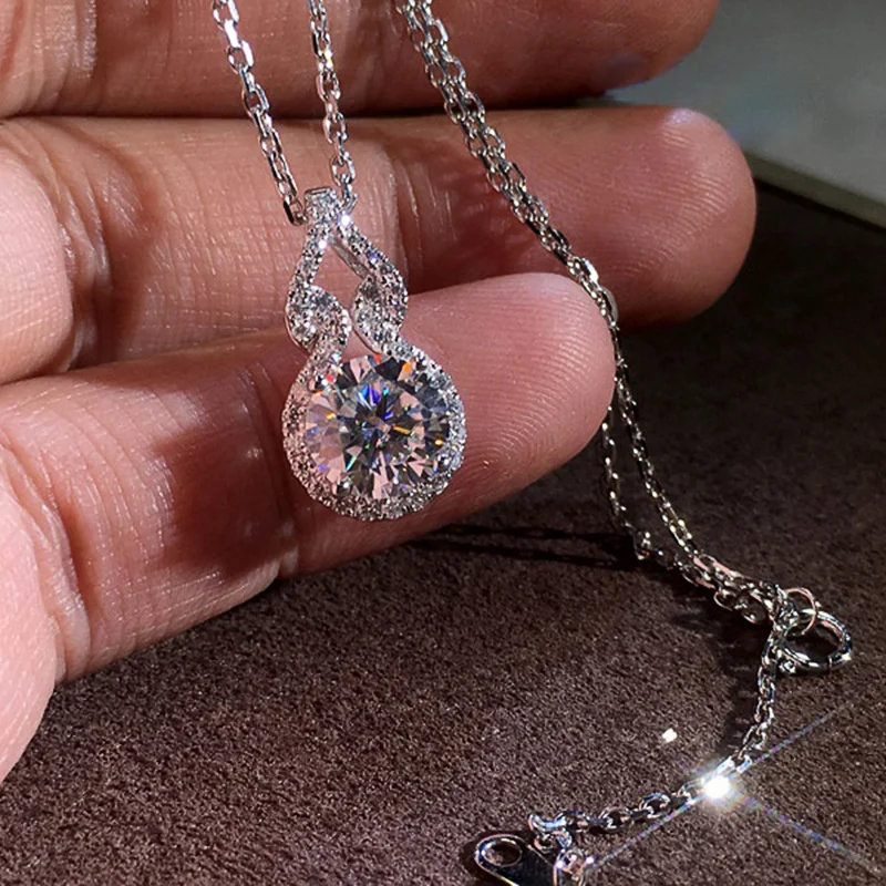 Fashionable And Exquisite 1 Carat/2 Carat Four-Claw Inlaid Moissanite Hoist Pendant Necklace For Women'S Jewelry Accessories