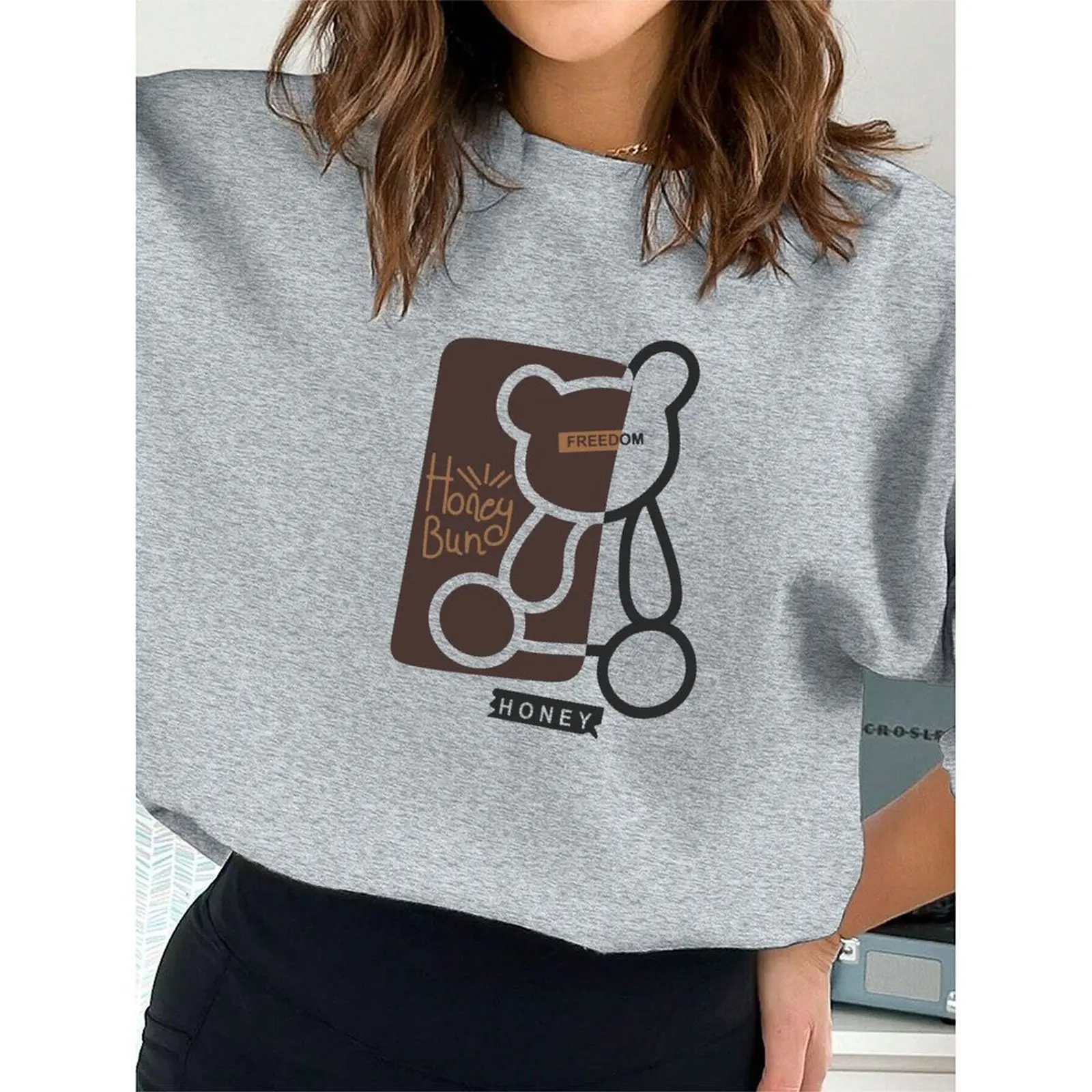 

Women Round Neck Long-sleeve Velvet Winter Casual Interesting Bear Print Sweatshirt Fashion Autumn Woman Clothes 2025