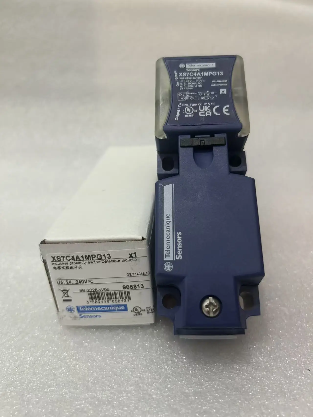 

XS7C4A1MPG13 travel switch travel switch travel switch