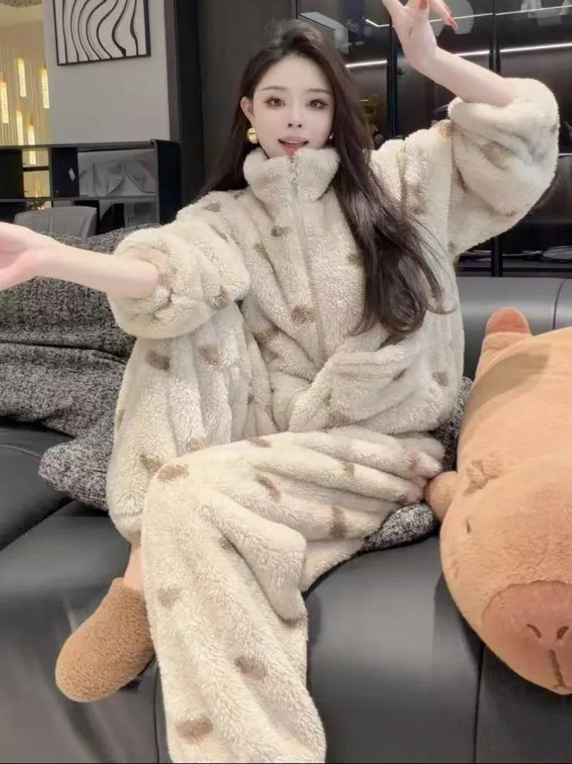 

Thickened Coral Fleece Pajama Set Women's Winter New Style Warmly Flocked Wearable Double-sided Home Clothes Two-piece Set