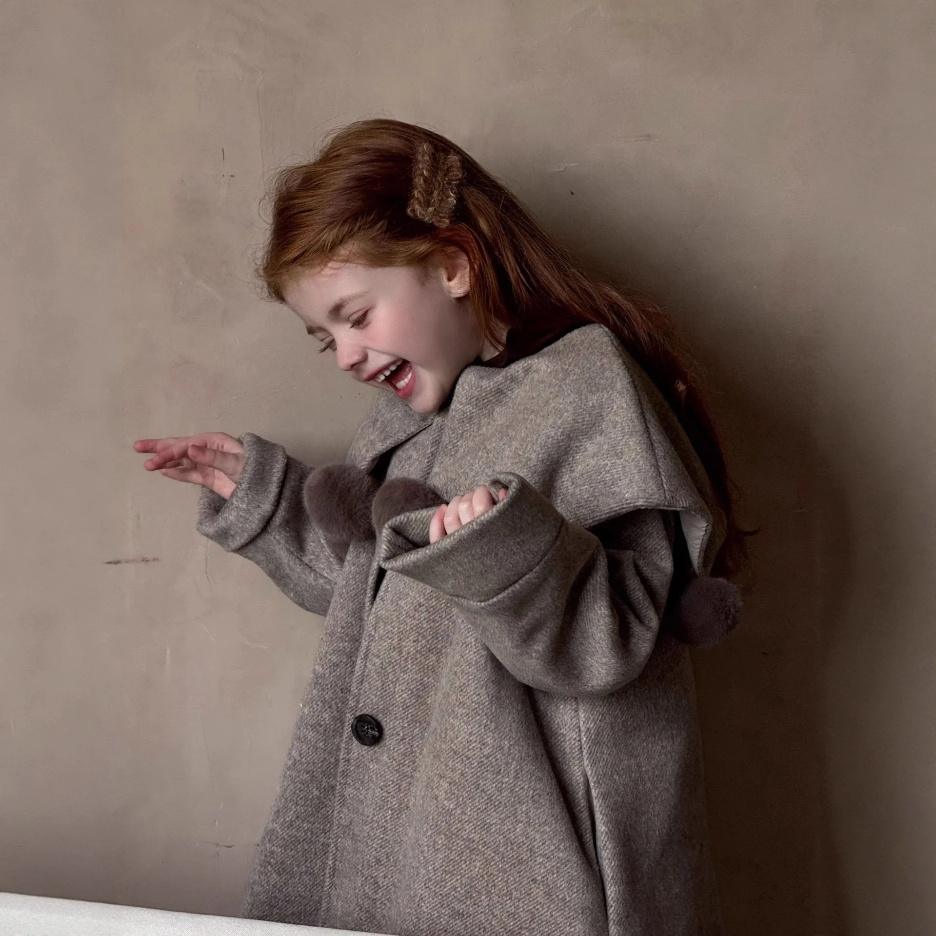 ملابس أطفال جديدة لخريف وشتاء 2025 معطف صوف قطني 50 للفتيات كرة صوف كبيرة بياقة مقلوبة معطف صوف سميك #5