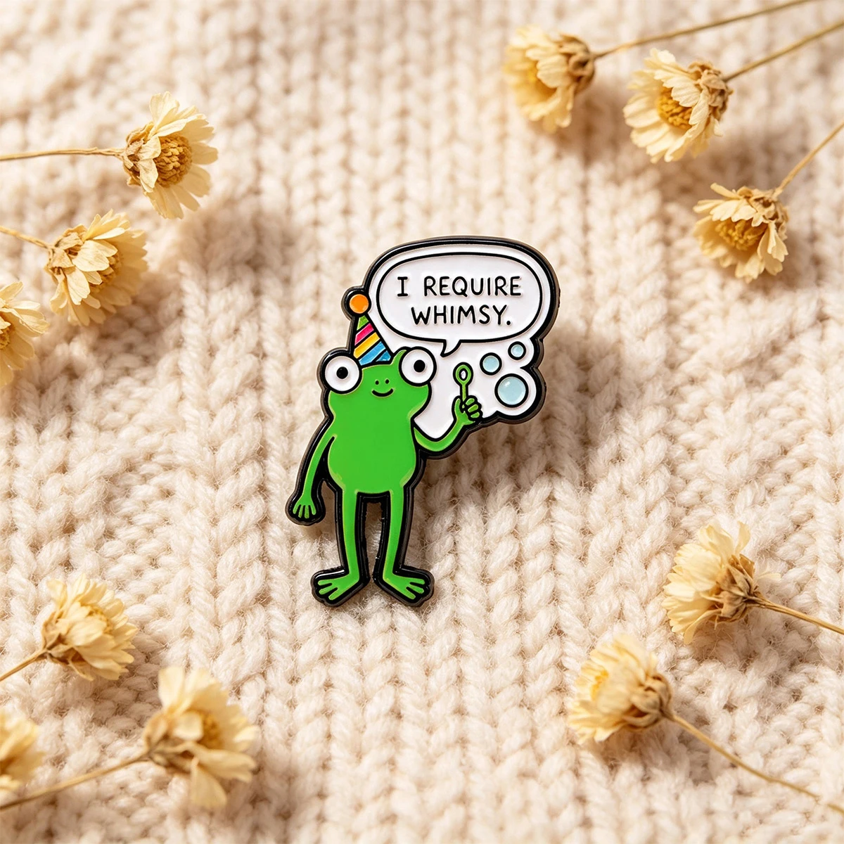 Niedliche Partyhut-Frosch-Emaille-Anstecknadel „Ich brauche Fantasie“ Brosche Reversnadel Abzeichen für Rucksack Kleidung Accessoires Lustiger Schmuck Geschenke – Detail 6