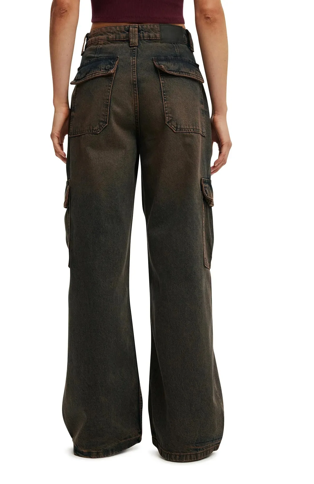Loose Fitting Light Blue Cargo Jeans for Women Featuring Multiple Pockets Relaxed Fit Comfortable Outdoor Pants