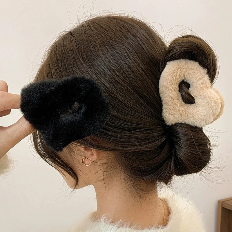 Maillard love plush small grab clip female autumn and winter half hair clip headdress temperament back head shark clip
