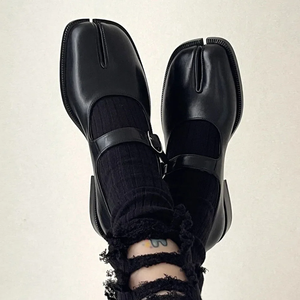 

Women Shoes Brand New Trendy Split Toe Tabi Shoes Women Black Tabis Daily Life Chic Mary Jane Shoes Women Flats Zapatos De Mujer