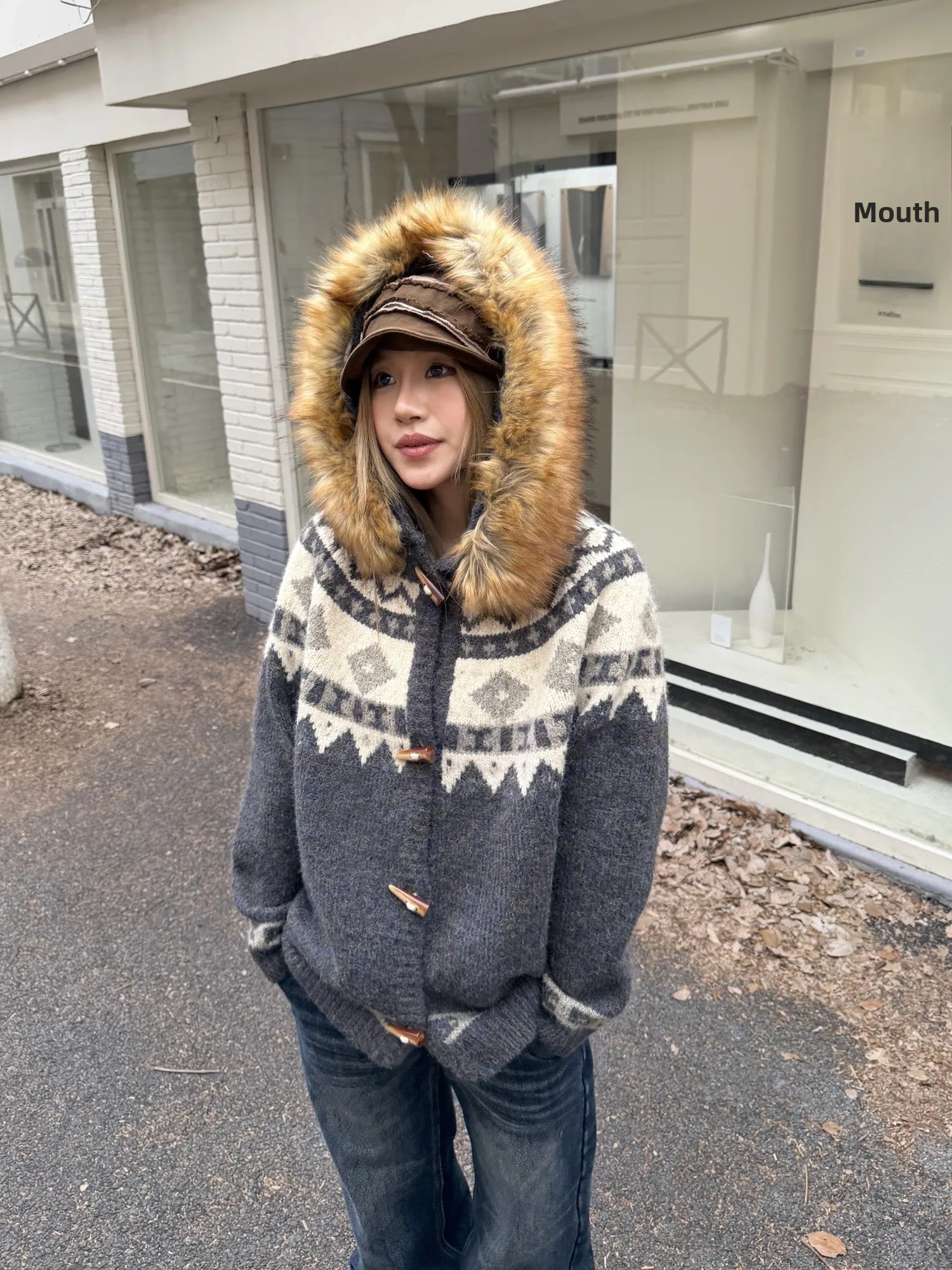 

Thiened American Sle Fair Isle Knitted Hoodie Coat with Fur Collar for Men And Women Street Sle Loose Fit Autumn Winter...