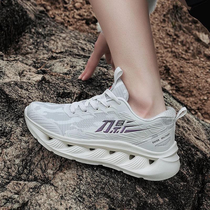 2025 New Sneakers Designer Outdoor Jogging Shoes Unisex Mens Womens Luxury Brand Trail Running Shoes Couple