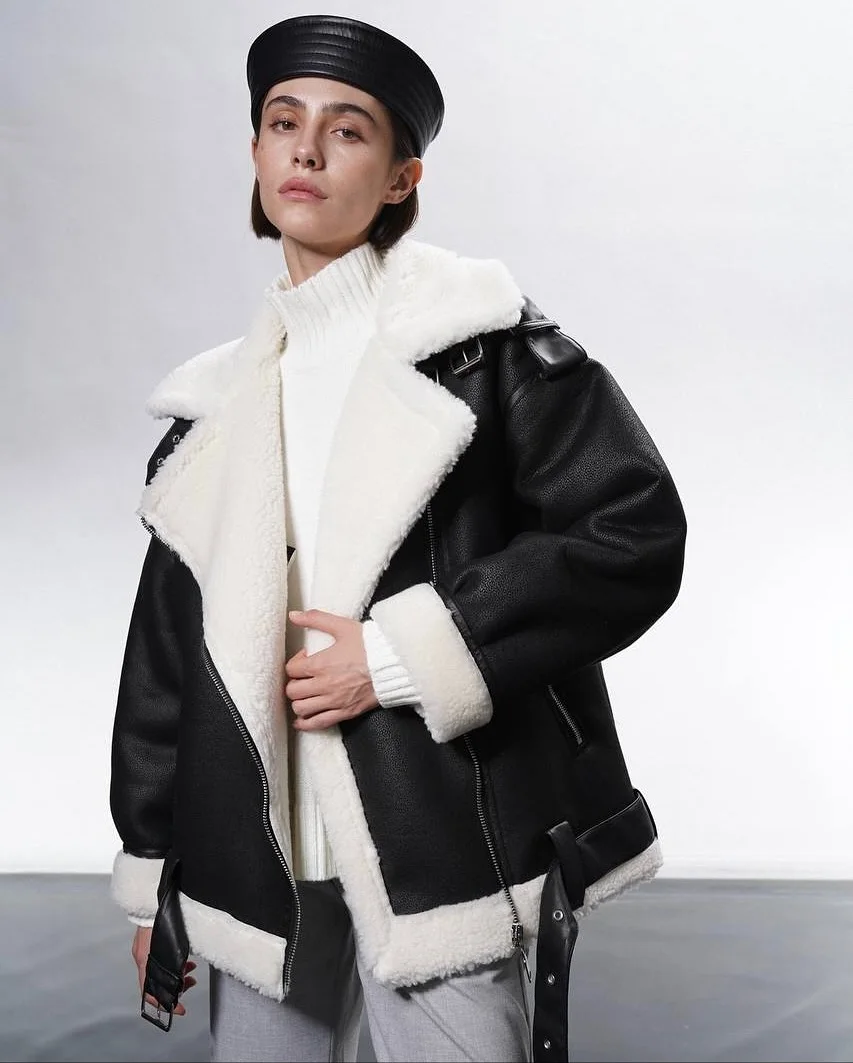 レディースファッション コントラストフェイクファー襟 レザージャケット ラペル Vネック レースアップ ジッパー ショートジャケット レディース 2025 ハイストリート アウター