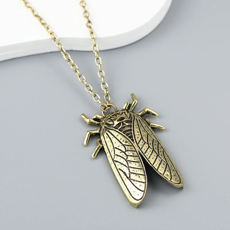 Europe and The United States Personality Creative Gold Color Cicada Insect Pendant Necklace Ladies Punk Fashion Jewelry Gifts