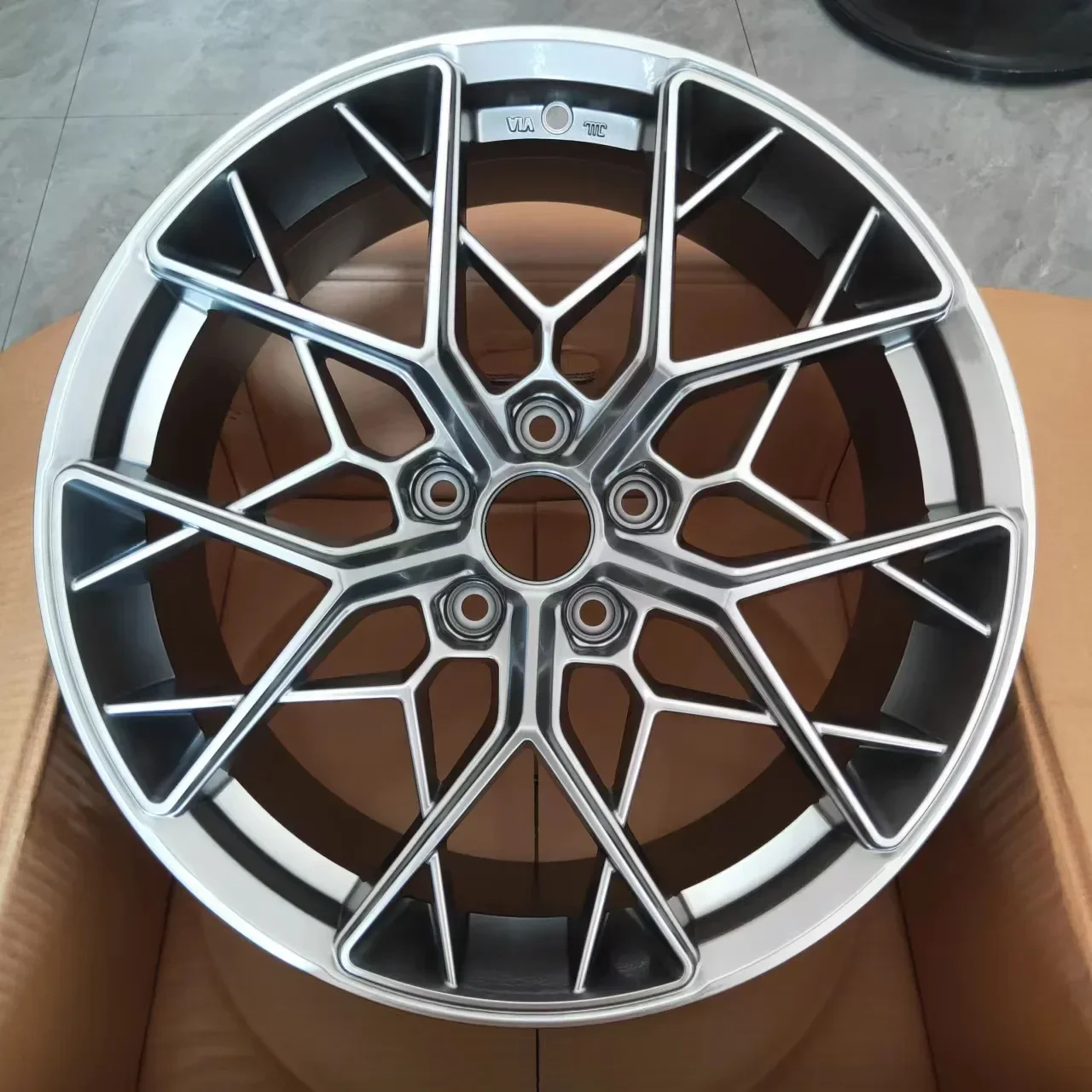 19 inch car modified wheel hub is suitable for modified wheel hub