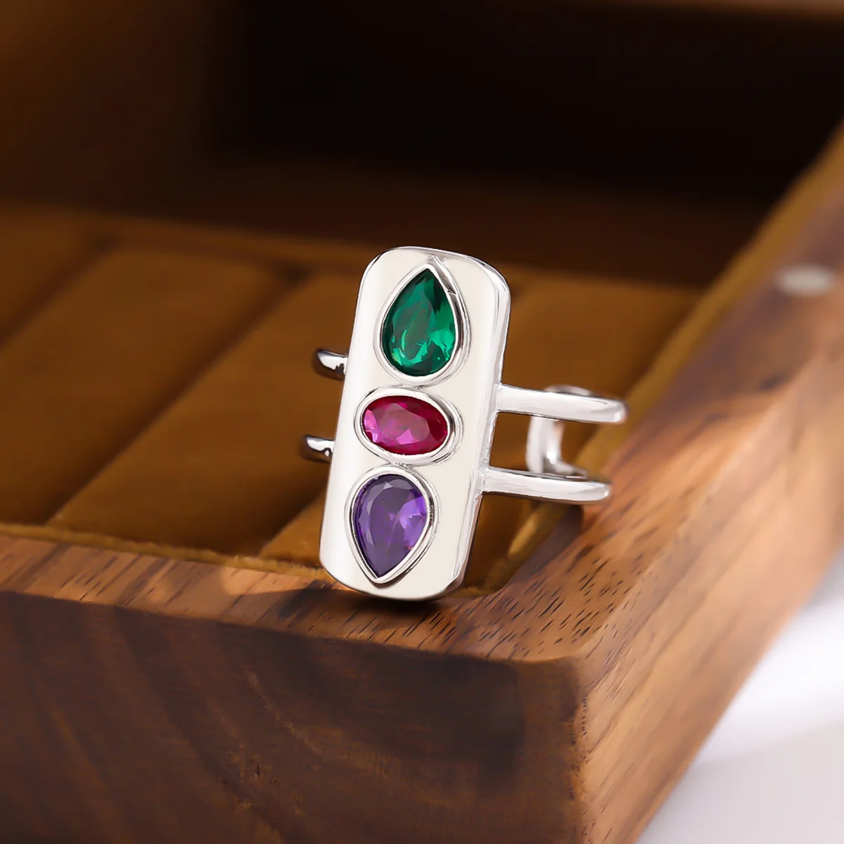 

New Fashion Creative Street Lights 925 Sterling Silver Exquisite Crystal Colored Geometric Rectangular Opening Rings R370