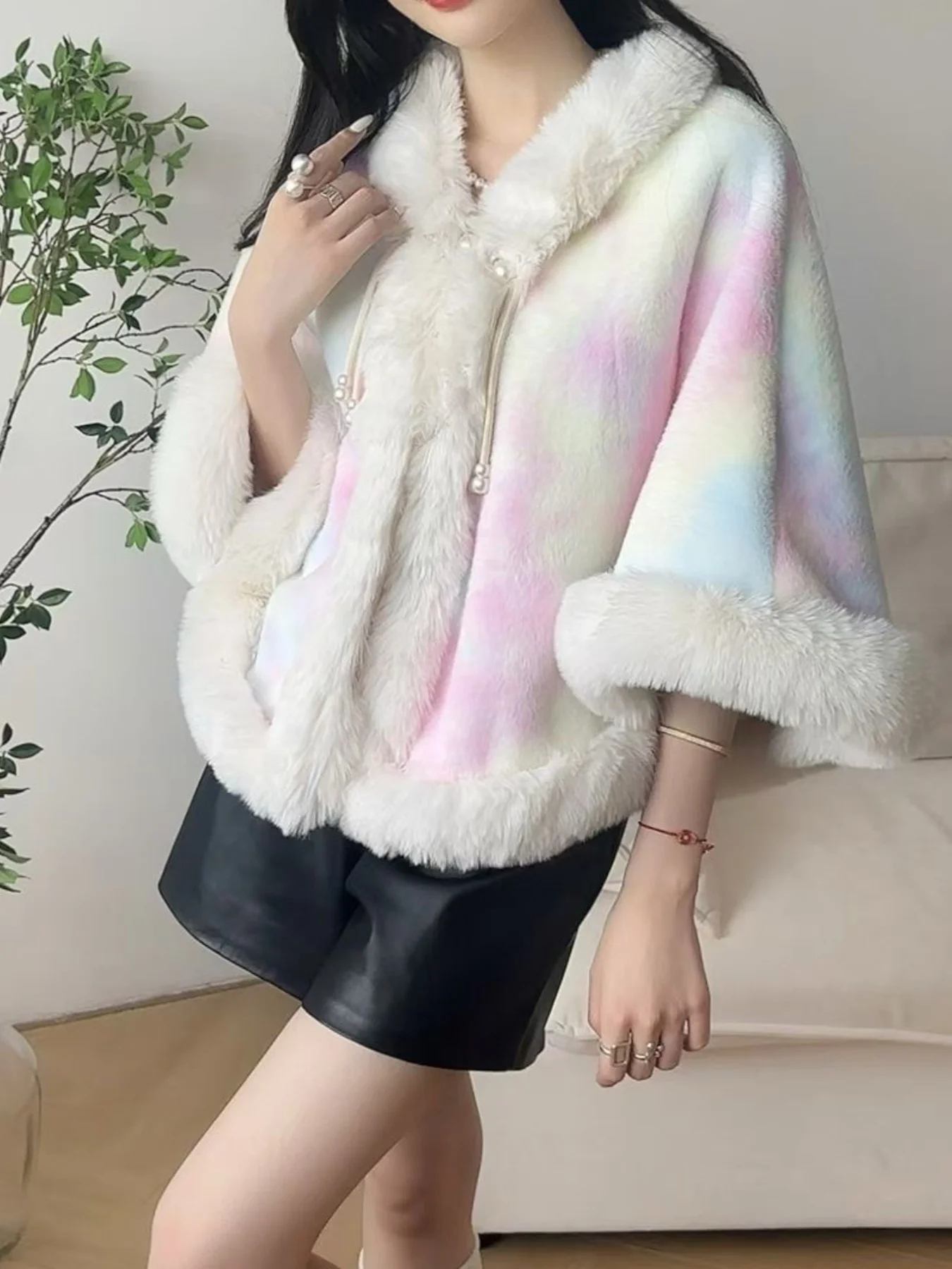 

Women's Gradient Plush Cloak, Sweet Style Cloak with Pearl Button, Women's Autumn and Winter Fashion Clothing