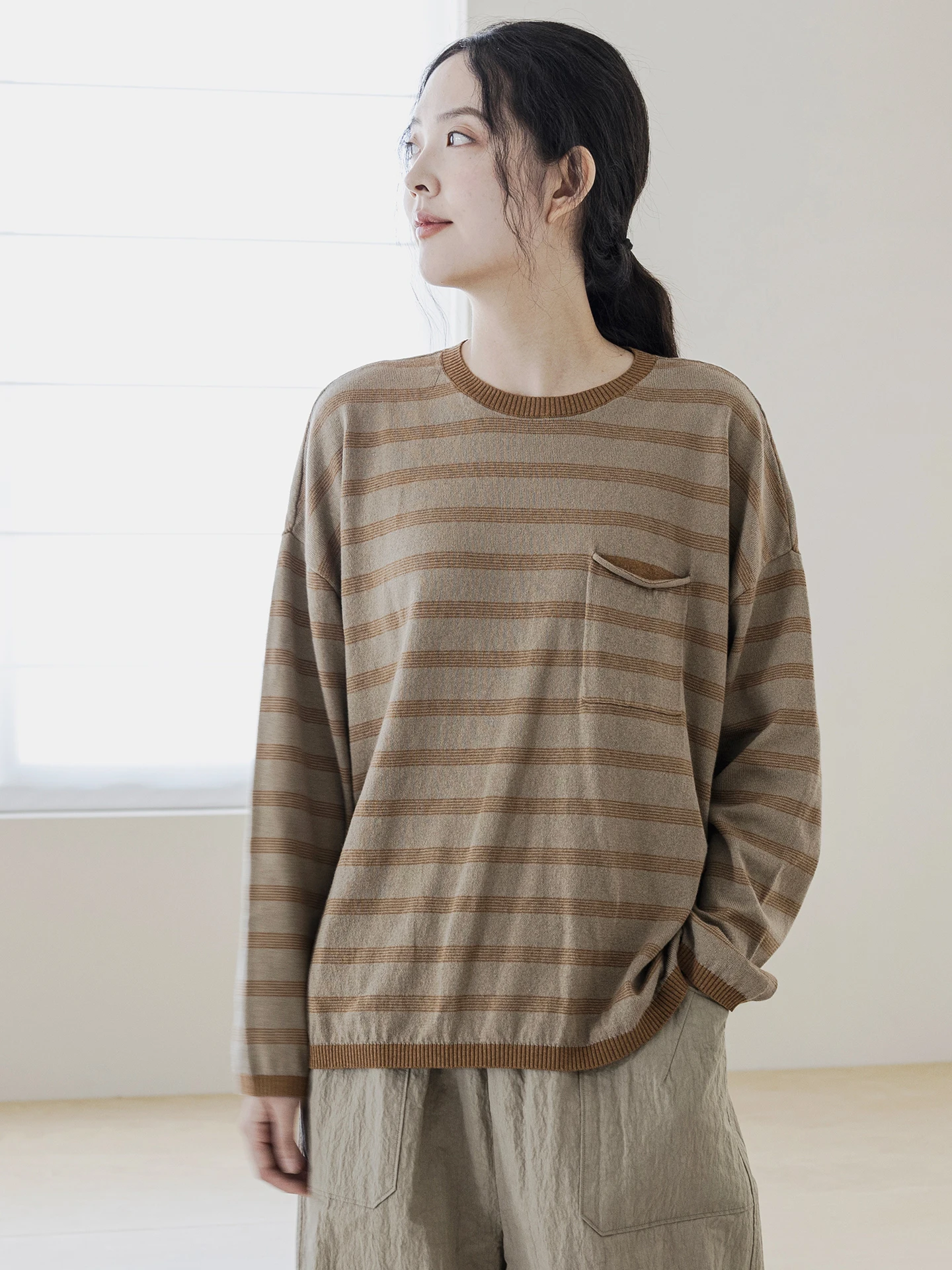 

Женский комфортный мягкий вязаный топ из органического хлопка с длинным рукавом, круглым вырезом, свободного кроя, в полоску, для осени 2025 года