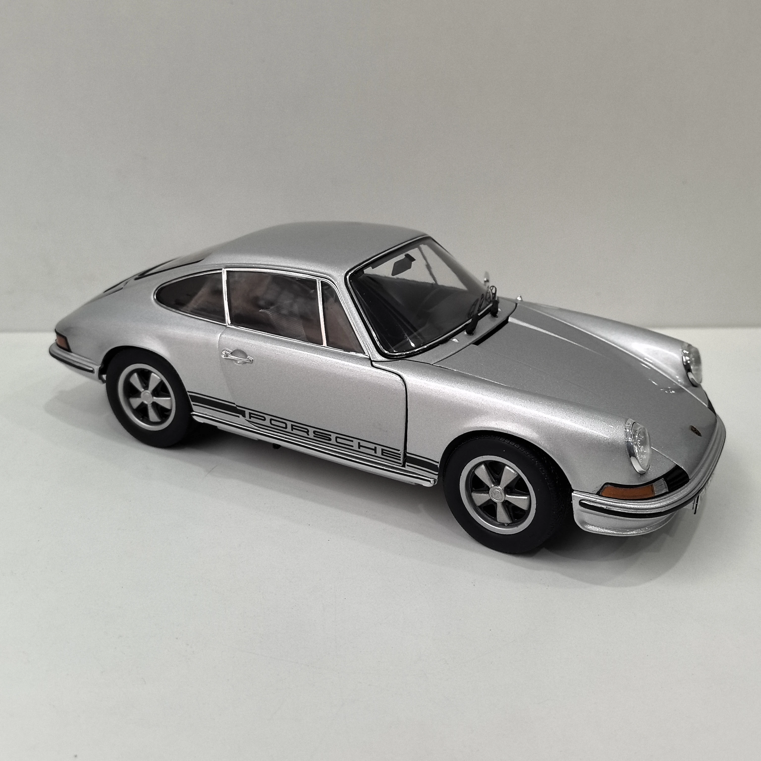 다이캐스트 슈코 1/18 스케일 포르쉐 911 S 쿠페 합금 자동차 모델 수집용 장난감 선물 기념품 장식품