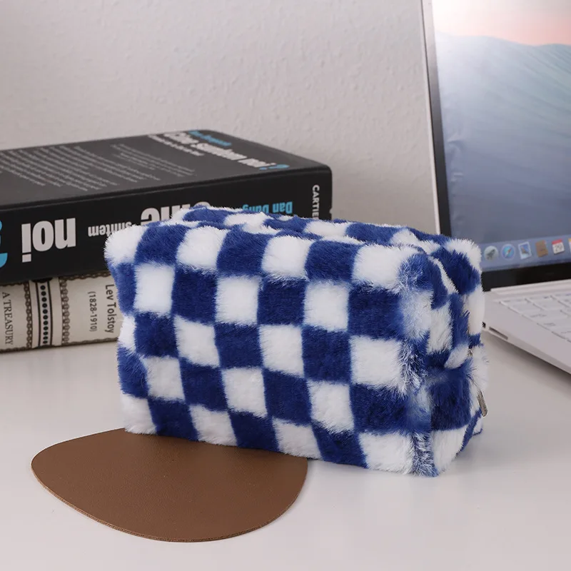 New Soft Plush Checkerboard Zipper Cosmetic Bag Large-capacity Portable Makeup Bag Toiletry Bag Travel Makeup Organizer Pouch