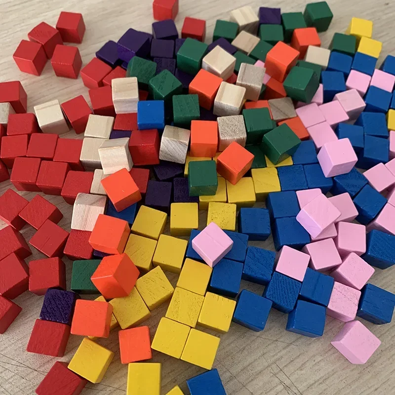 100Pcs 8 Colors Wooden Game Pieces Colorful Chess Pieces