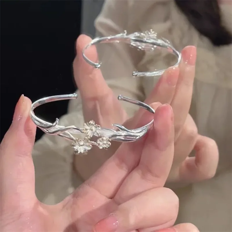 Creative Plum Blossom Cuff Bangles for Women Fashion Exquisite Silver Color Floral Open Bracelet Wristband Wedding Jewelry