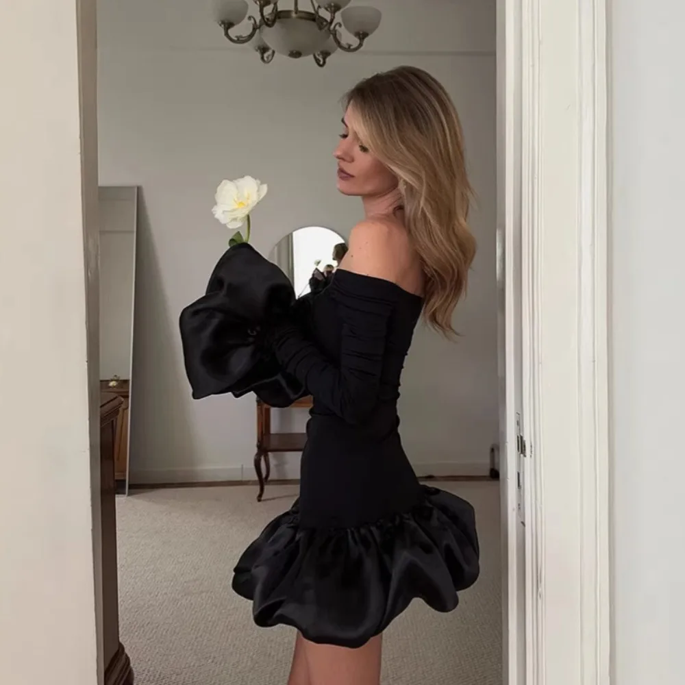 TWOTWINSTYLE 블랙 시크 빈티지 오프숄더 미니 드레스 여성용 새틴 퍼프 소매 슬림핏 러플 밑단 고급 디너용