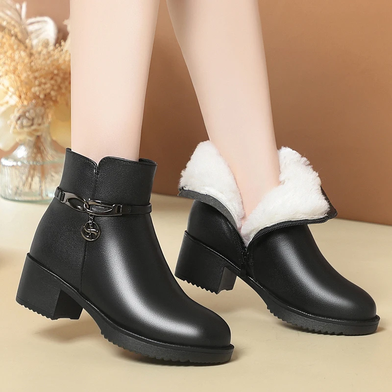 

AIYUQI Women's Snow Boots 2025 New Genuine Leather Winter Boots Women Natural Wool Round Toe Large Size Non-Slip Mom Boots