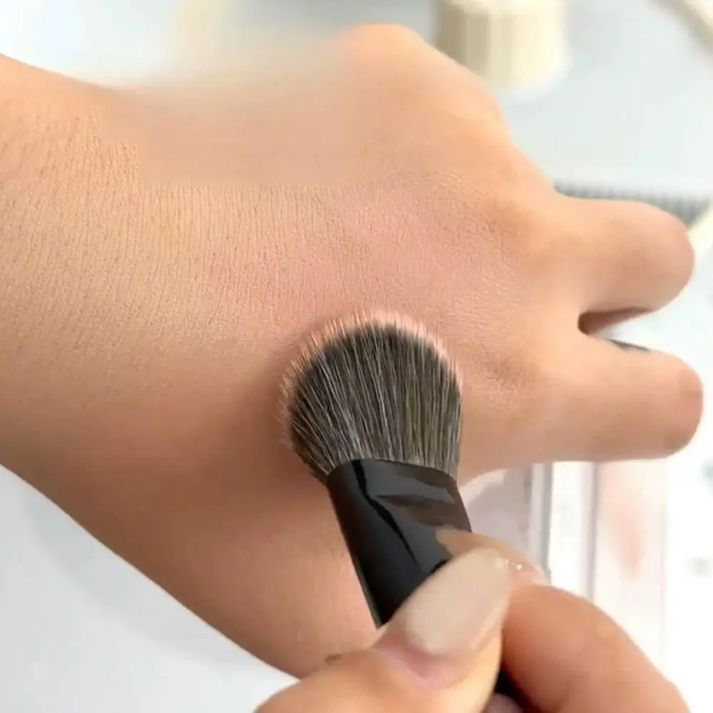 Professional Sloped Foundation Brush Beveled Liquid Cream BB Cream Makeup Brush Streak-free Seamless Base Makeup Tools