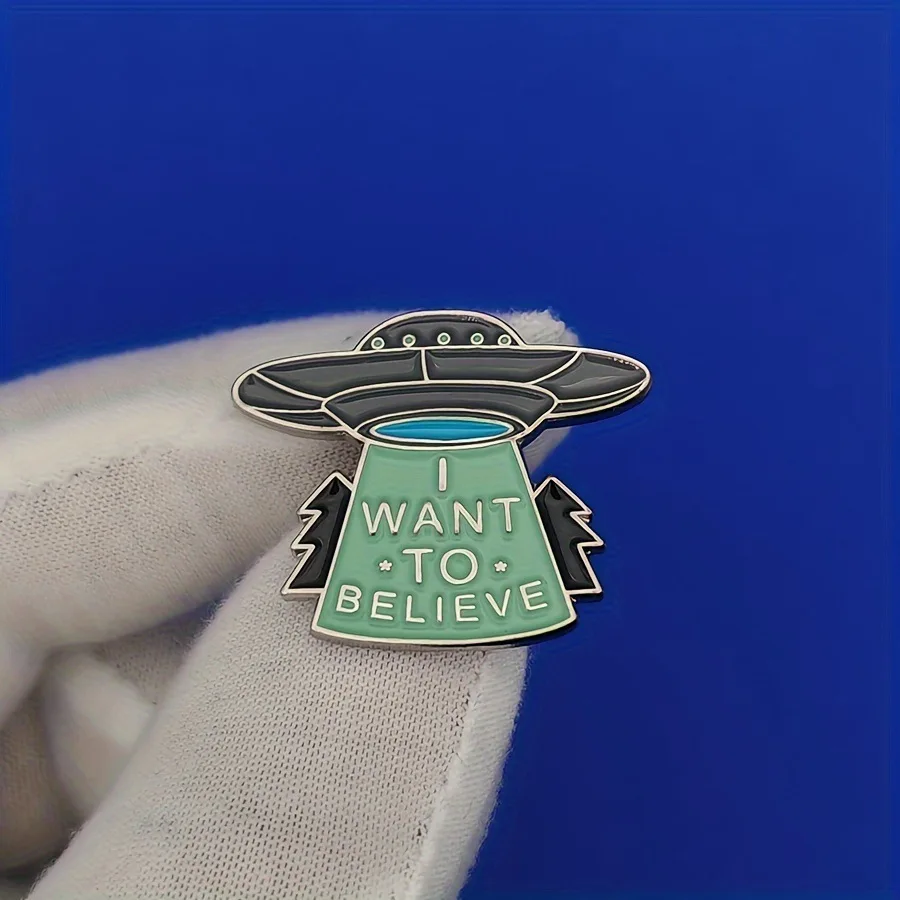 I WANT TO BELIEVE Cartoon UFO Brooch Shocking Music Metal Badge Fashionable Clothes and Accessories