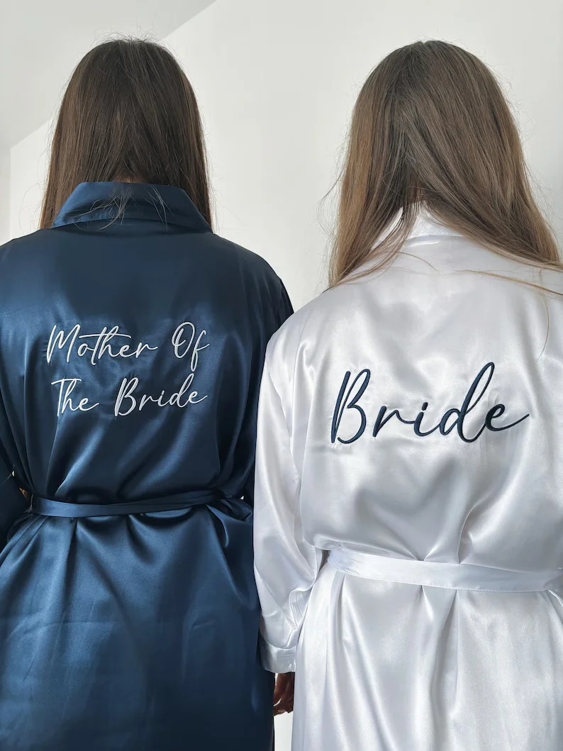 ส่วนบุคคลแชมเปญ Bridesmaid Robes ปักซาตินเจ้าสาว Robe Dressing Gown ชุดนอนของขวัญเพื่อนเจ้าสาว Maid of Honor เจ้าสาว